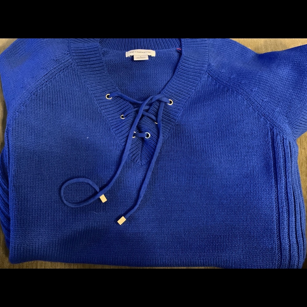 Light weight sweater- v-neck with lace up